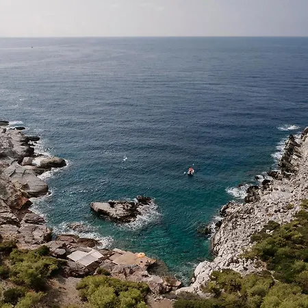 Rocas Roja Beach Camping