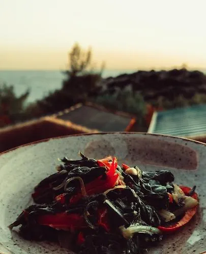 Rocas Roja Beach * ファラリア