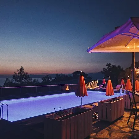 مكان تخييم Rocas Roja Beach فاراليا