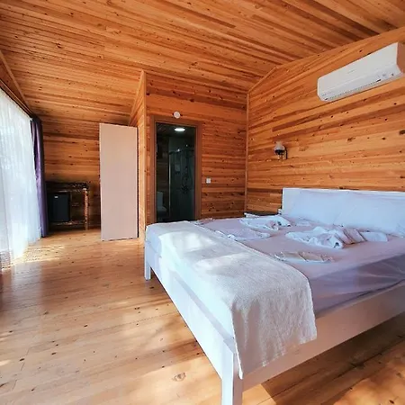 Rocas Roja Beach مكان تخييم فاراليا