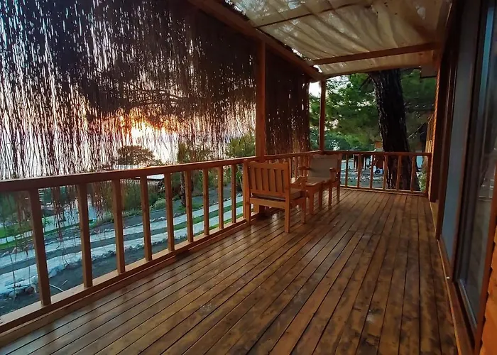 Camping Rocas Roja Beach *