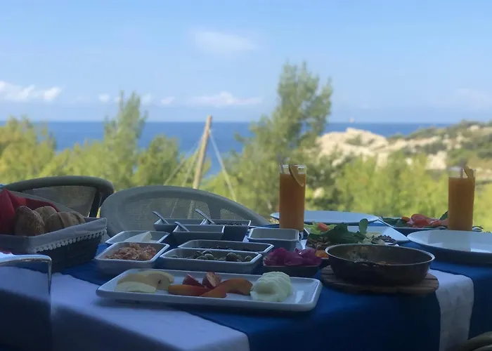 Rocas Roja Beach Camping