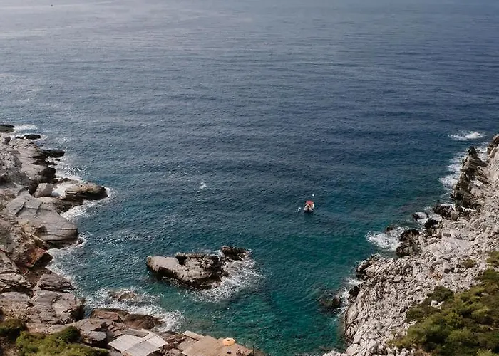 Rocas Roja Beach Camping